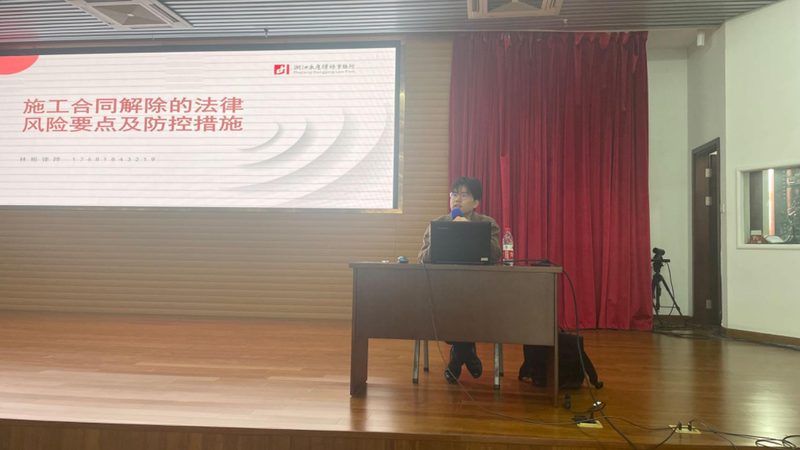 在名称预先核准通过后，企业需向工商局提交以下材料：